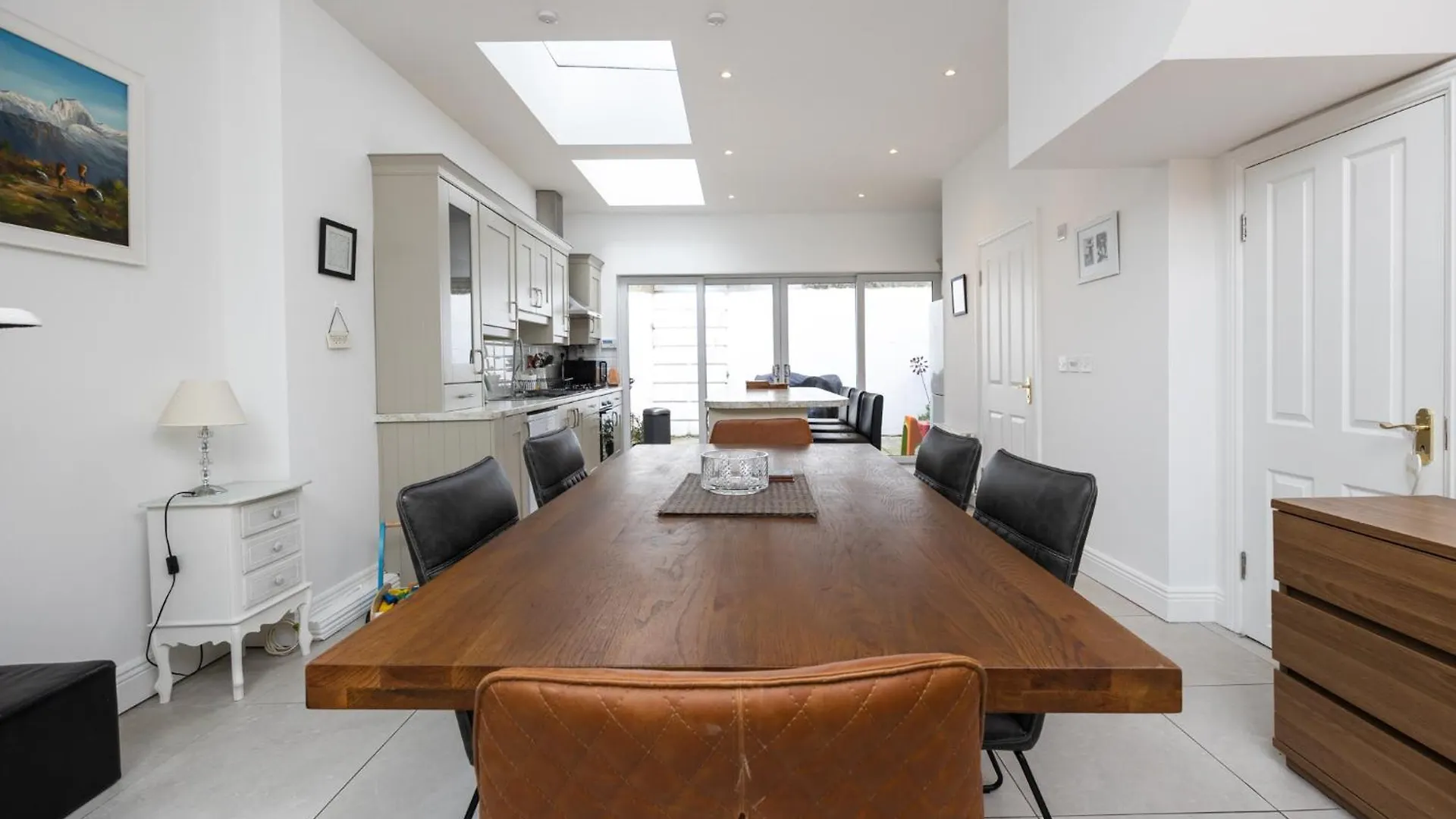 Large 3 Bed Family Home - 5 Min From Train Station Dublin
