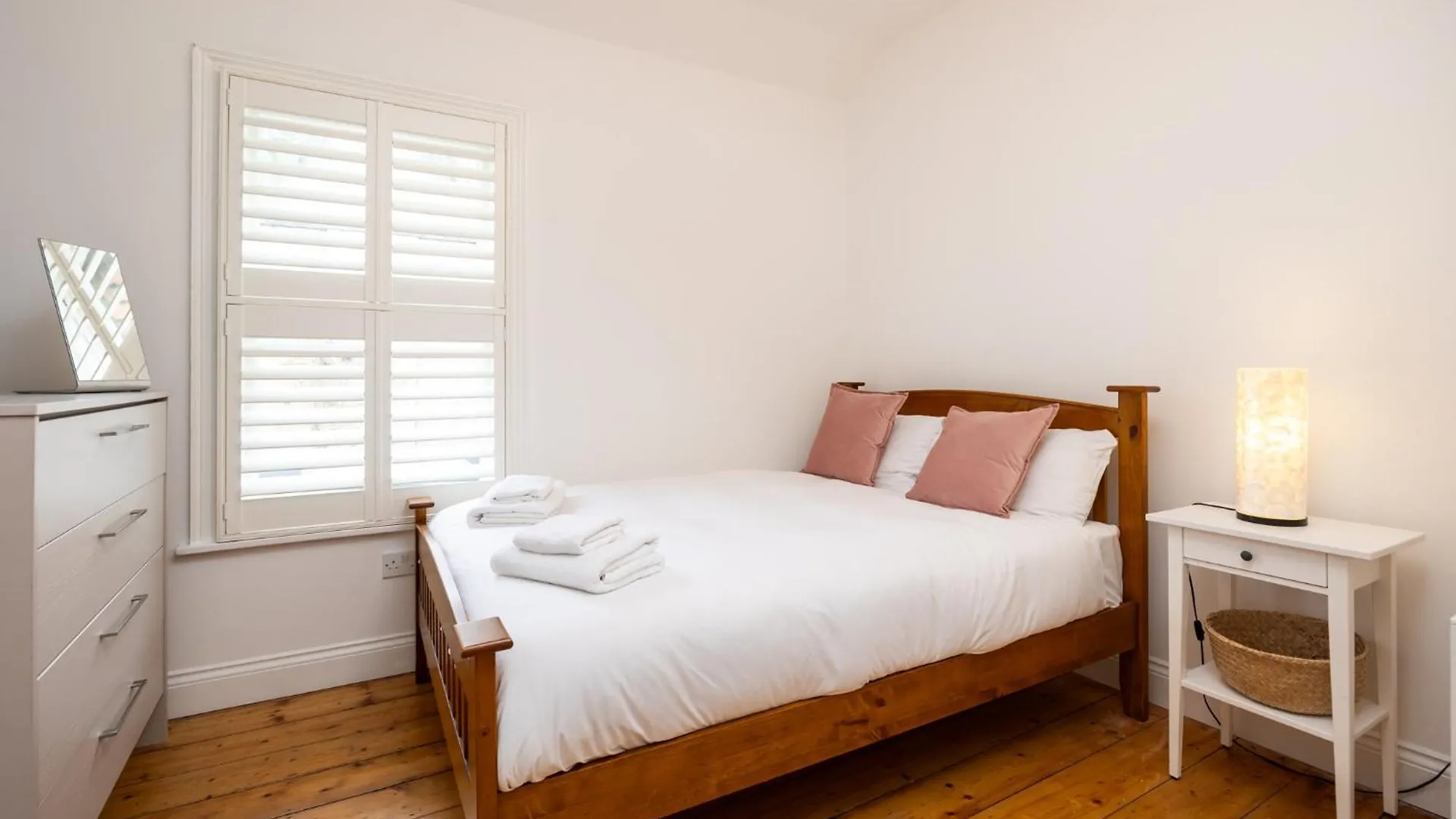 Nyaraló Large 3 Bed Family Home - 5 Min From Train Station Dublin